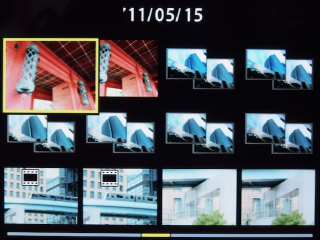 <b>1コマ再生中にズームレバーを反時計回りに操作すると、インデックスビュー（サムネイル画面）に切り替わる。1回操作で12分割画面、2回操作で30分割画面になる。ちなみに、重なって表示されているのは、マルチレコーディングなどで撮影された「グループ画像」である</b>