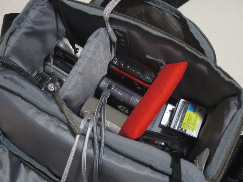 <b>なるべく同条件になるよう1つのバッグに入れて持ち歩いた。公正を期すため、バッテリーもスタート地点まで抜いておいた</b>