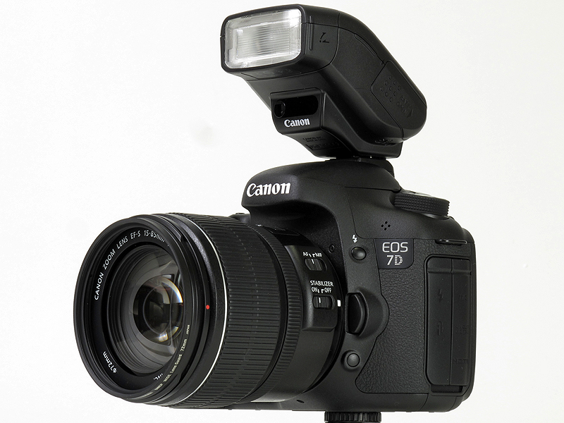 <b>EOS 7Dに装着した270EX II</b>