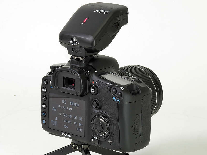 <b>EOS 7Dに装着した270EX II</b>