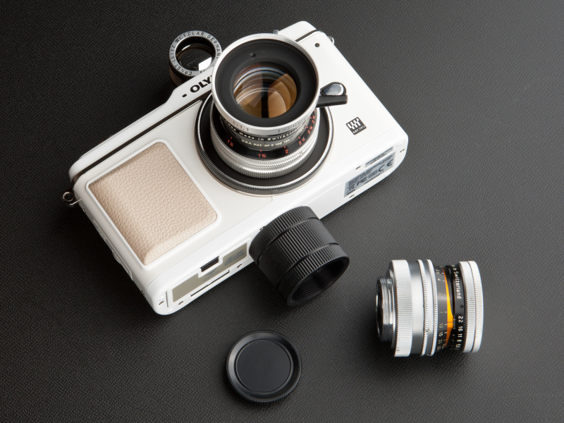 <b>エンド部にCマウント規格のねじ切りがある。スクリューキャップが付属している</b>