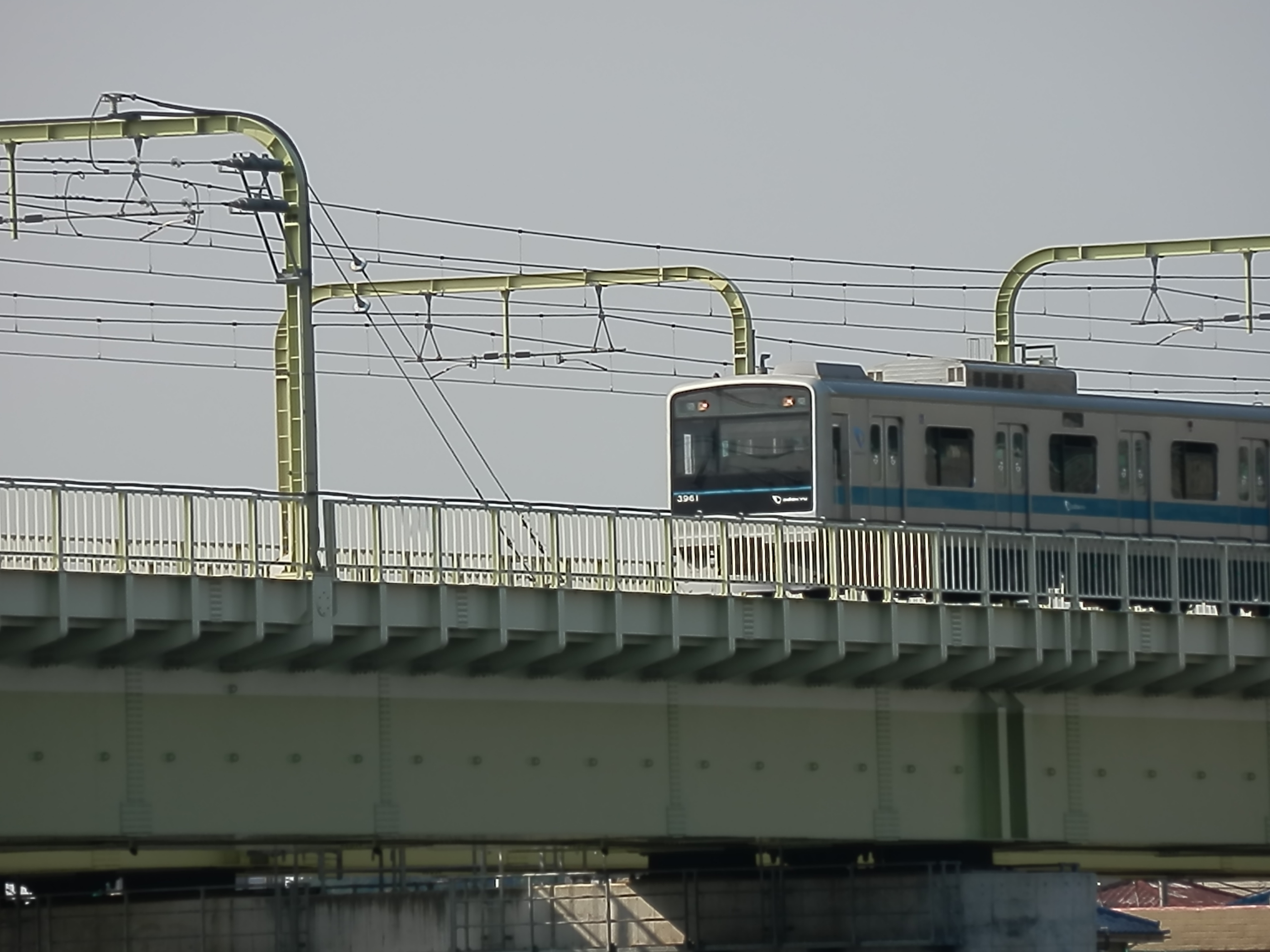 <b>オート分割連写（レリーズ時間短め） / SZ-30MR / 約1.2MB / 2,560×1,920 / 1/320秒 / F6.9 / 0.0EV / ISO80 / WB:オート / 78.6mm</b>