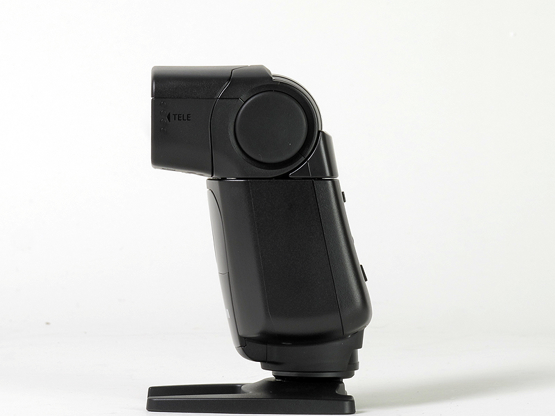 <b>通常状態。24mm相当（APS-C機は15mm以上）をカバーし、ガイドナンバーは24（ISO100・m）</b>