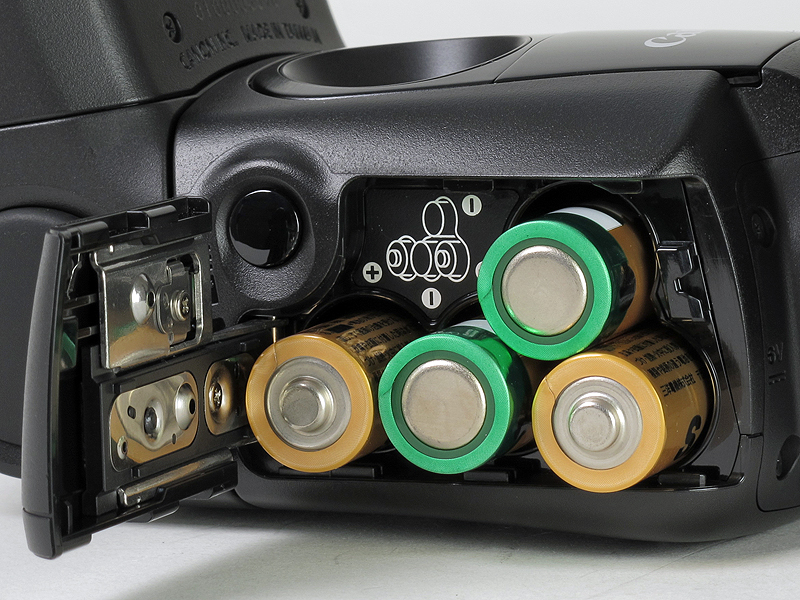 <b>電源は単3電池×4本</b>