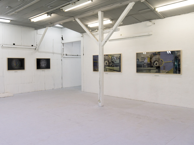 <b>展示風景。会場には宇宙線観測装置が設置されている</b>