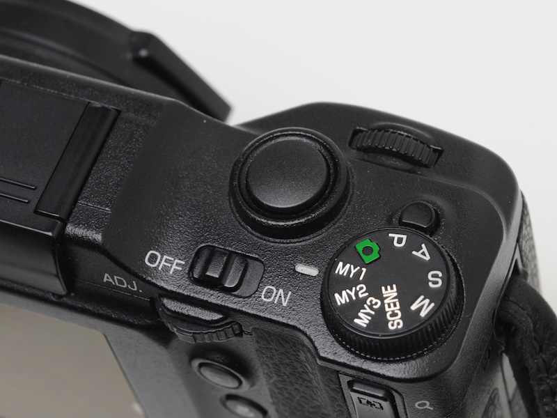 <b>-2に調整後のシャッターボタン。見た目に何の変化もないが、押し心地は別物だ</b>