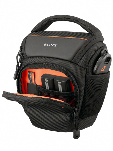 <b>前面と側面にポケットを備える</b>