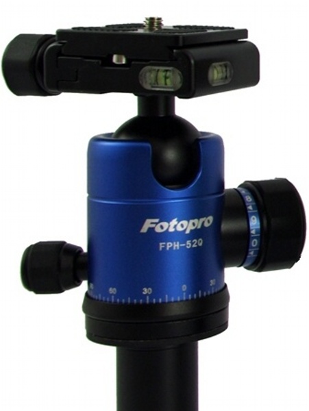 <b>雲台はクイックシュー式</b>