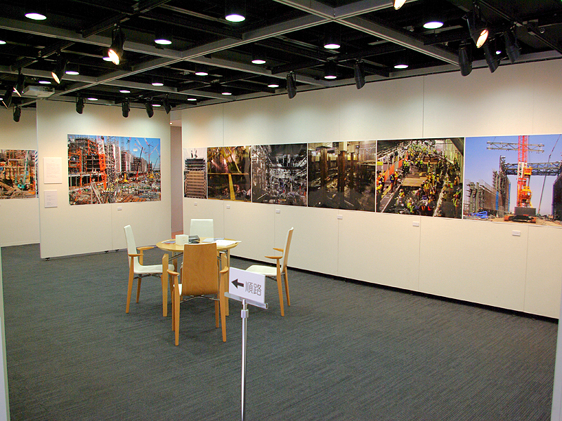 <b>ギャラリーI。勝田尚哉写真展「築く II」が開催中</b>