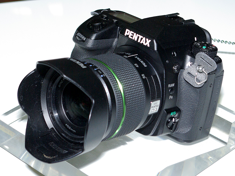 <b>同コーナーの「K-5」（左）および「K-r」（右）</b>