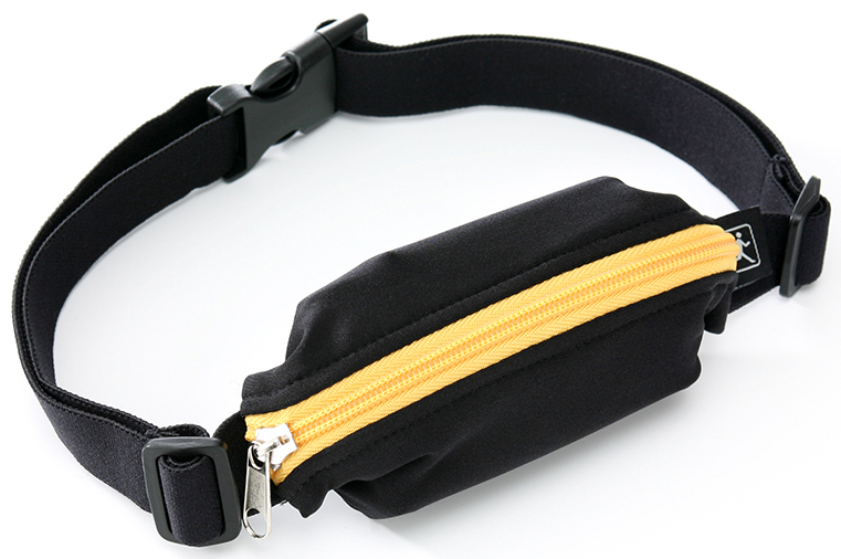 <b>スマートフォンを収納したところ</b>