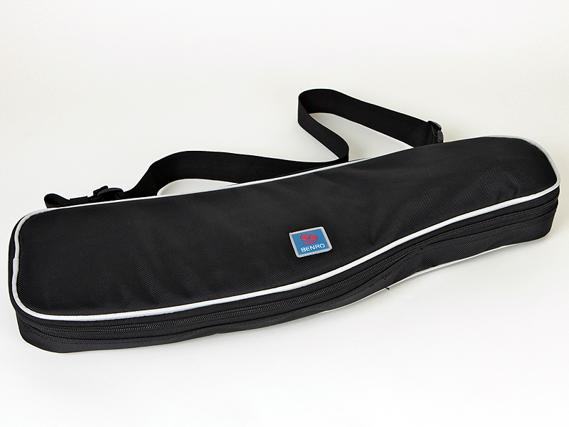 <b>しっかりした造りのケースが付属する</b>