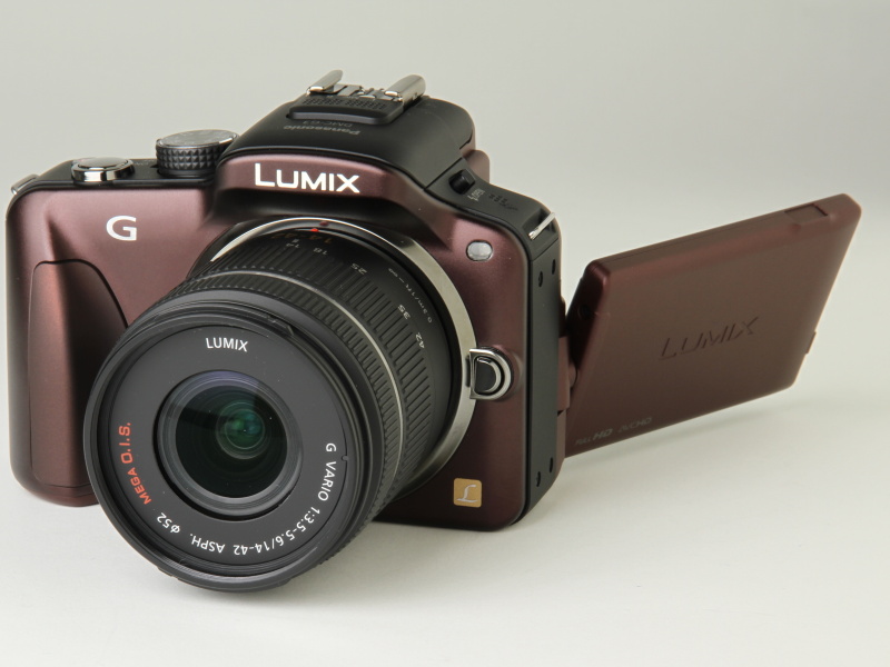 <b>フリーアングル式の液晶モニターを継承</b>