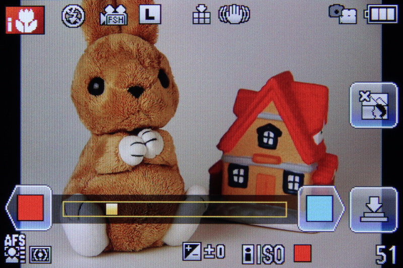 <b>インテリジェントオートプラスでWBボタンを押すと、色温度をスライダーで調節できる</b>