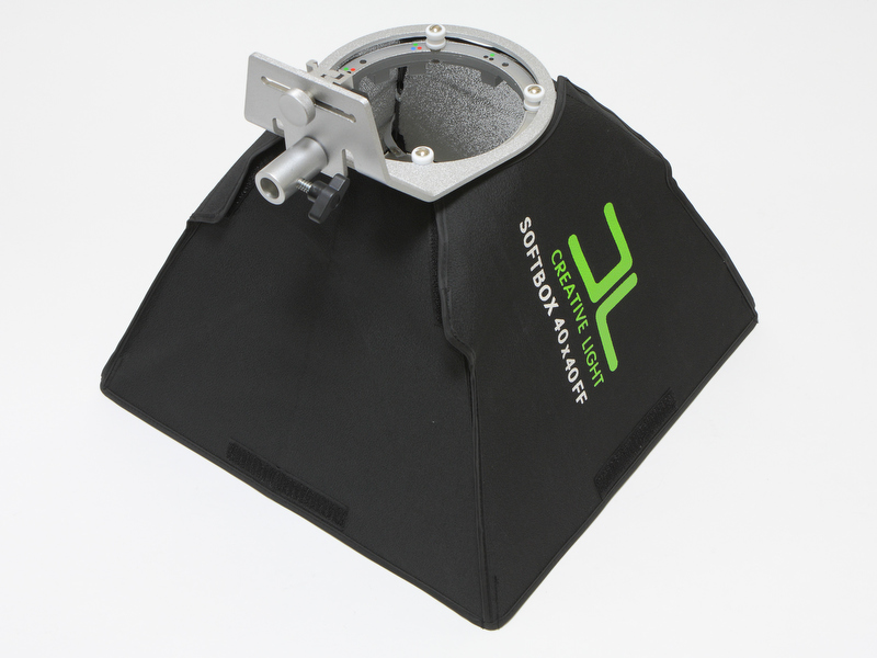 <b>ソフトボックスのリフレクター部分が組み上がったところ。</b>