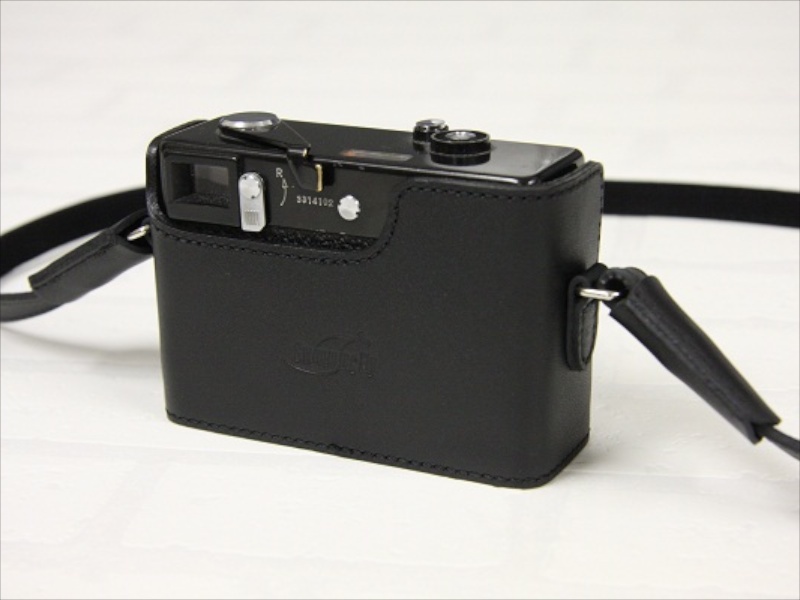 <b>Swimming Fly本革速写ケースwithストラップ（for Rollei 35シリーズ）ブラック</b>