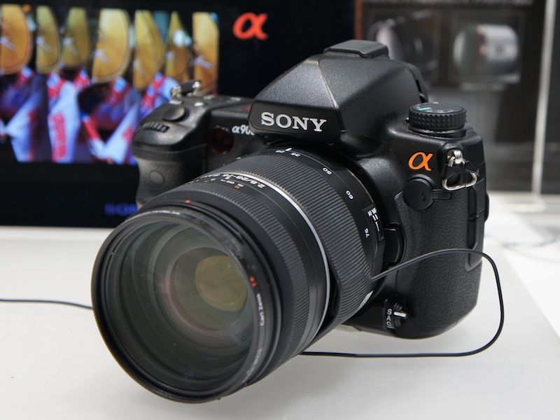 <b>α900。レンズもすべて揃っているという</b>