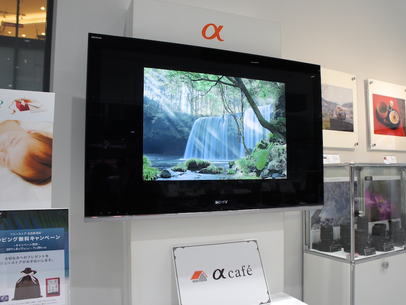 <b>αCafeの人気作品をスライドショー形式で展示していた</b>