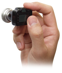 <b>オプションのコンバーターレンズを装着したところ</b>