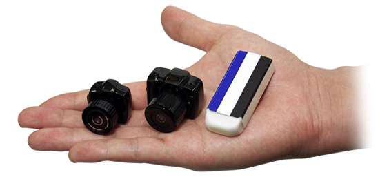 <b>中央がCHOBi CAM ONE HD。左は既存モデルのCHOBi CAM ONE</b>