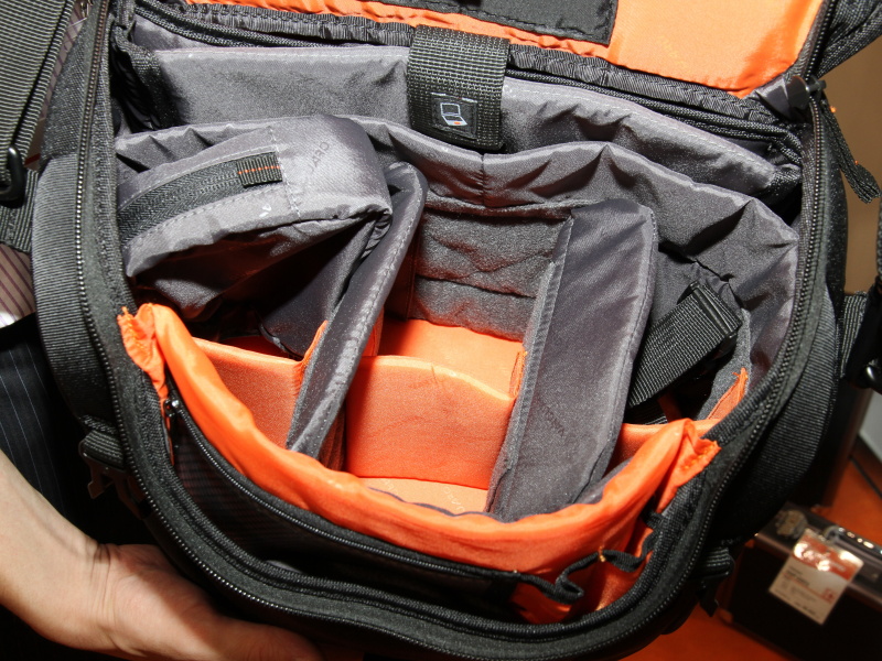 <b>最小モデルThe Heralder 28の内部</b>