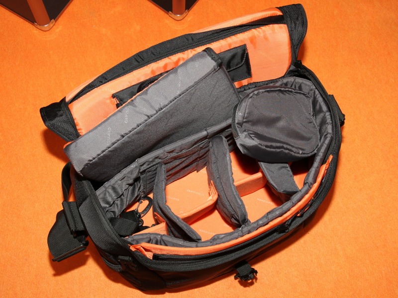 <b>最大モデルThe Heralder 38の内部</b>