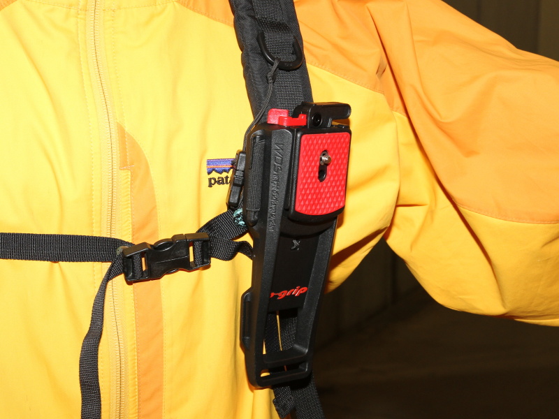 <b>別売のトラベルキットを併用すればバックパックのストラップにも装着可能</b>