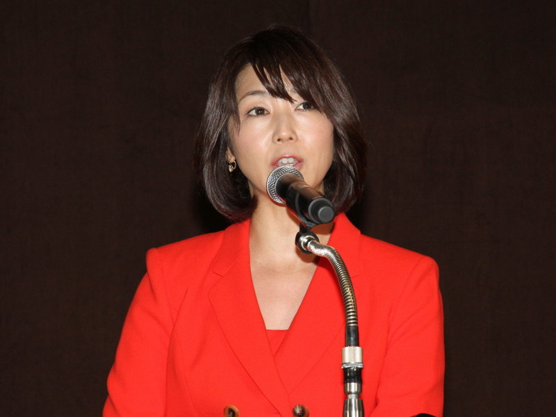 <b>司会はアナウンサーの中井美穂さん</b>