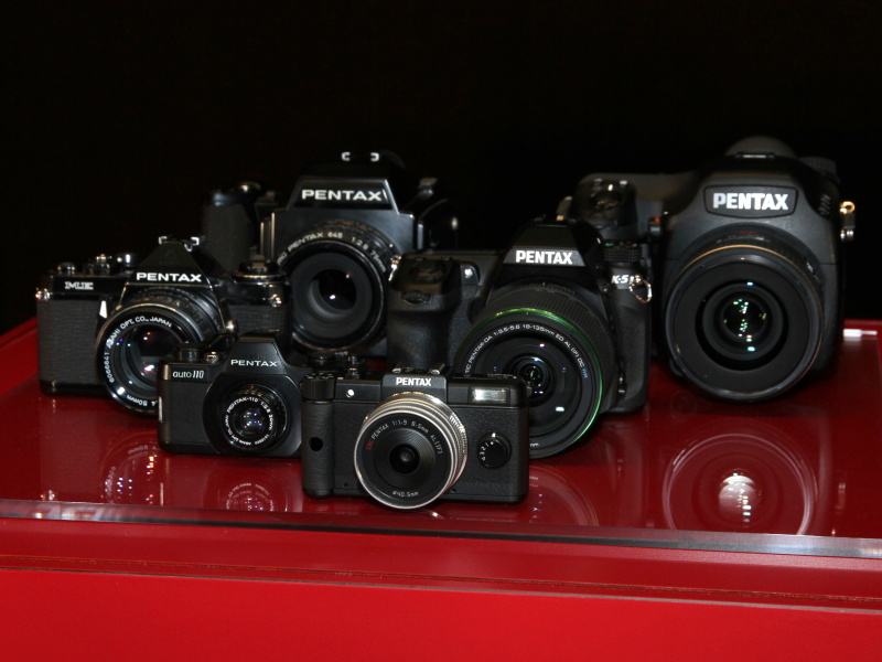 <b>中央がPENTAX Q</b>