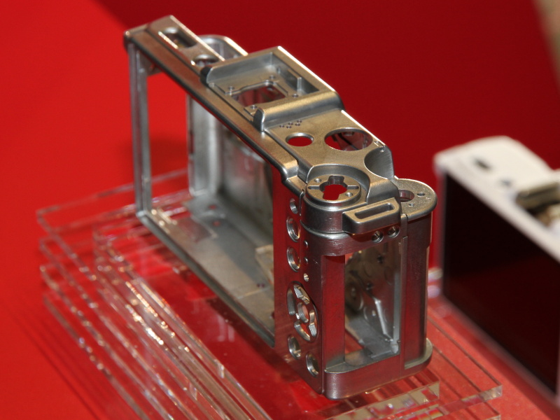 <b>マグネシウムボディを採用</b>