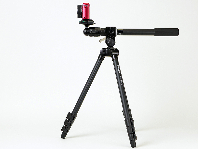 <b>エレベーター伸縮の様子。左は縮めたところで、右が最も伸ばしたところ</b>