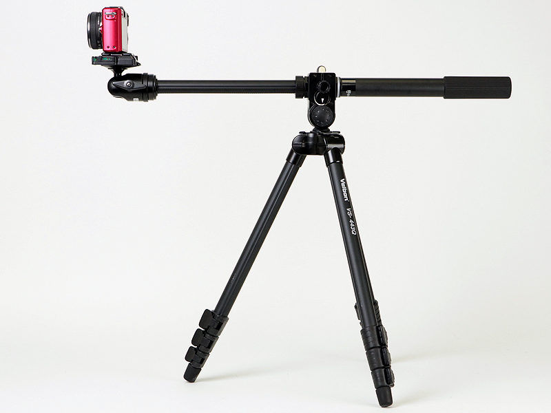 <b>エレベーター伸縮の様子。左は縮めたところで、右が最も伸ばしたところ</b>