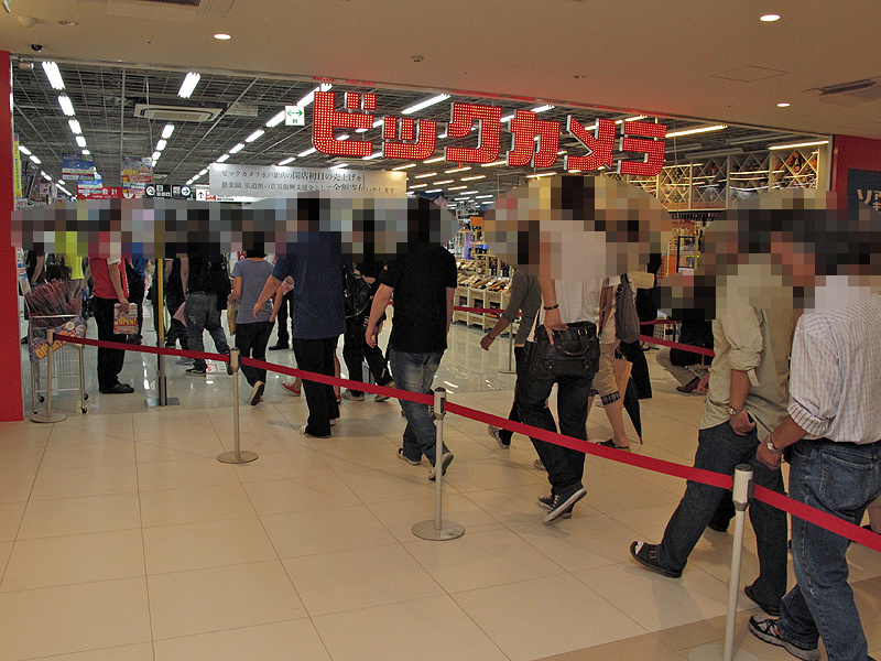 <b>オープンと同時に多くの来客でにぎわった</b>