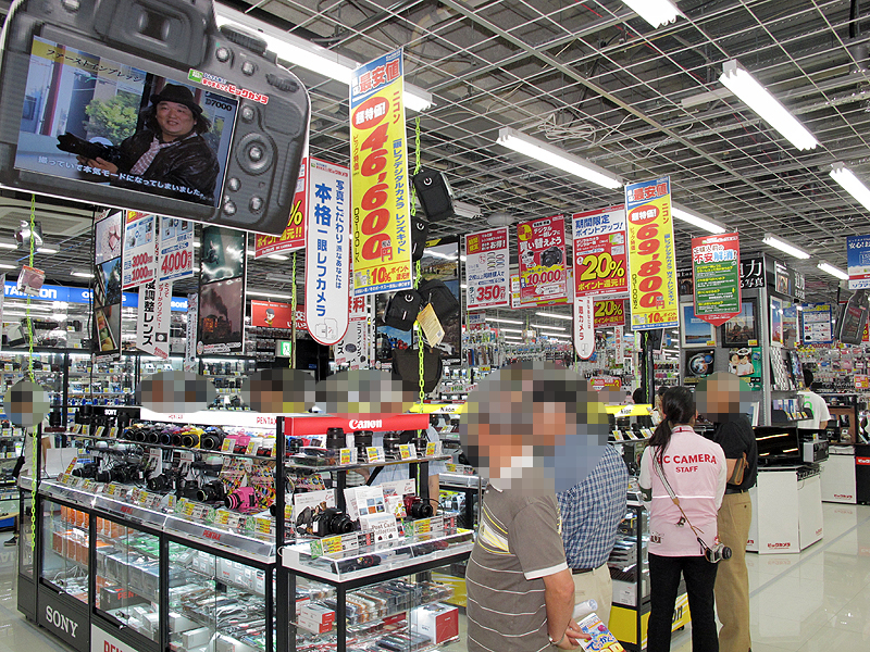 <b>カメラコーナーは4階入口左側</b>