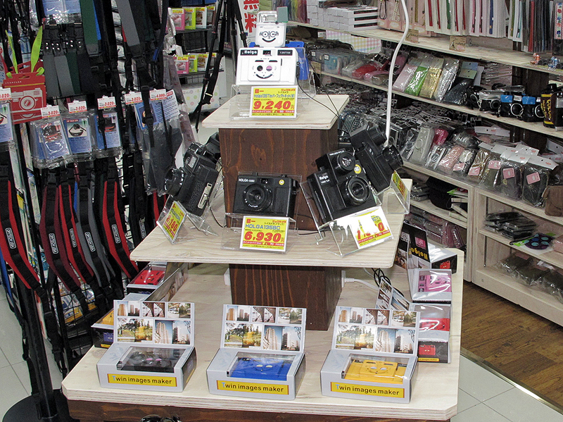 <b>BIC PHOTOコーナーでは、トイカメラなどを多数揃えた</b>