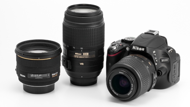 <b>D5100とAF-S DX 18-55mm F3.5-5.6 G VR、AF-S DX 55-300mm F4.5-5.6 G ED VR、シグマ50mm F1.4 EX DG HSM</b>