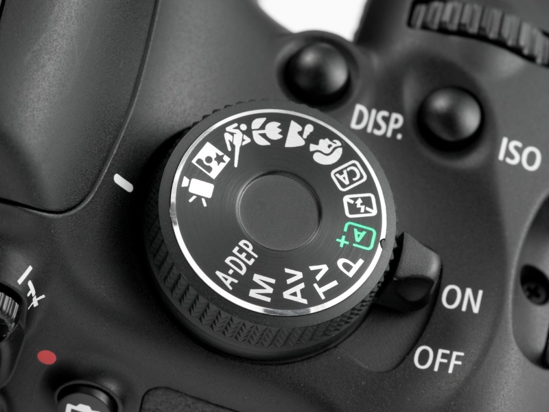 <b>【EOS Kiss X5】D5100にはない動画モード。モードダイヤルはフリー回転じゃないので、Avモードとかからだと回すのがかなり大変</b>