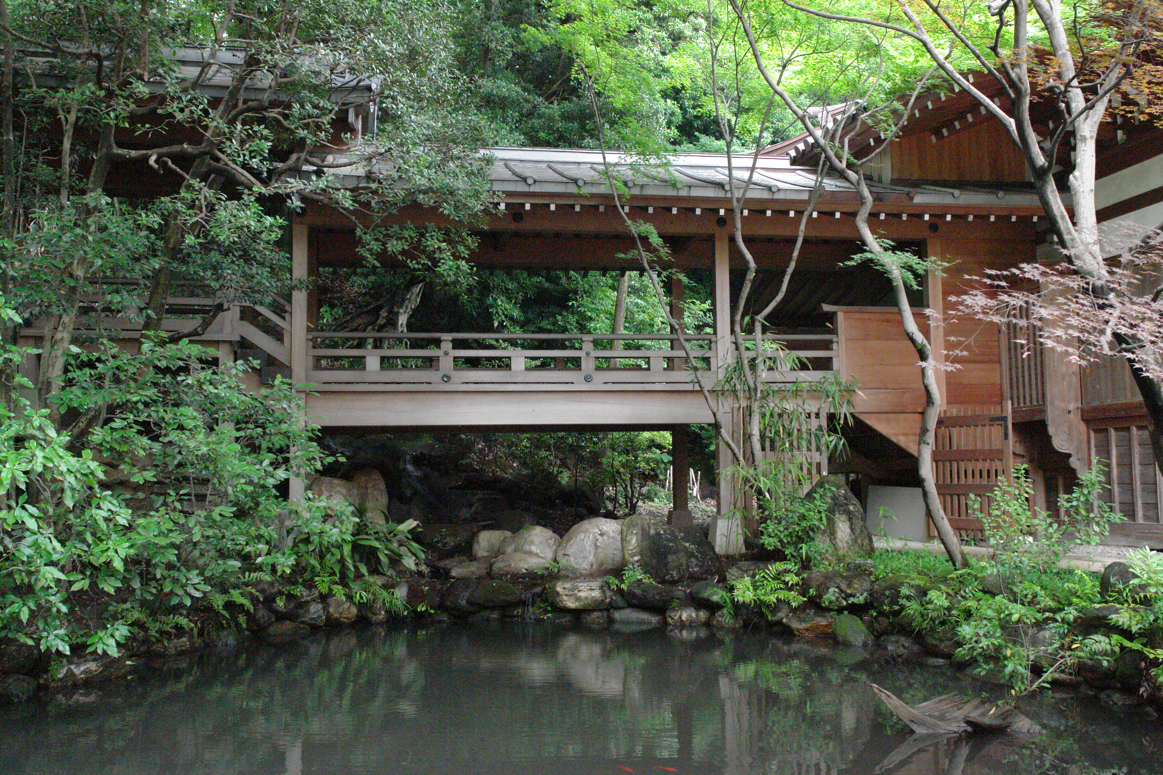 <b>ISO1600 / DSC-R1 / 約4.4MB / 3,888×2,592 / 1/20秒 / F8 / -0.7EV / ISO1600 / WB:オート / 20.3mm</b>