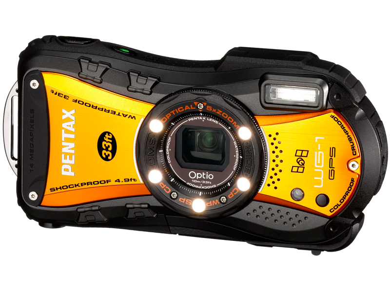 <b>右は、付属の「マクロスタンド」を装着したところ。マクロ撮影時に被写体との距離を1cmに保てる。マクロスタンドには46mm径のフィルターが装着可能</b>