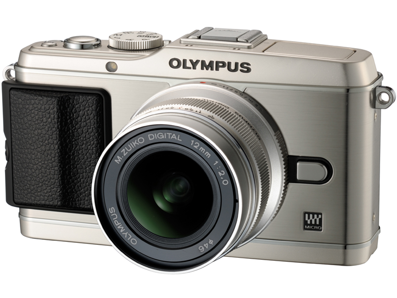 <b>シルバー。M.ZUIKO DIGITAL ED 12mm F2（同時発表）を装着</b>