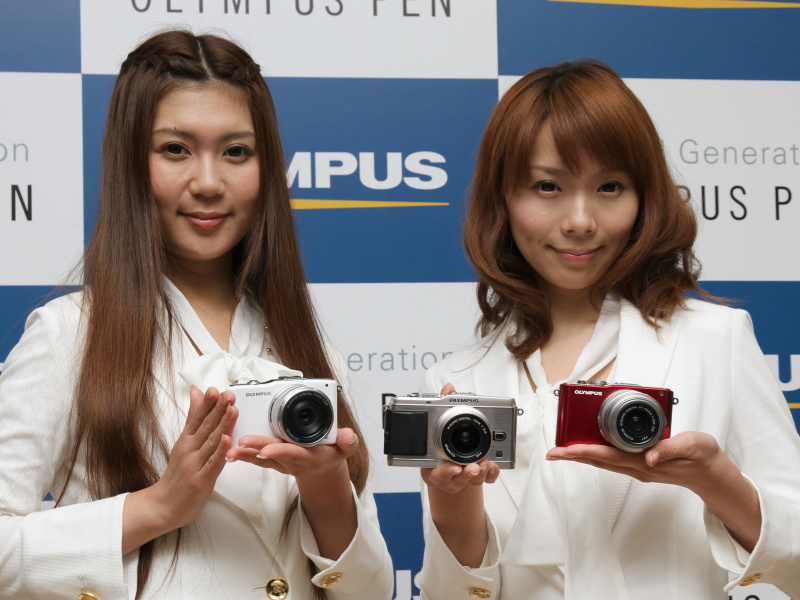 <b>E-P3（中央）、E-PL3（右）、E-PM1（左）</b>