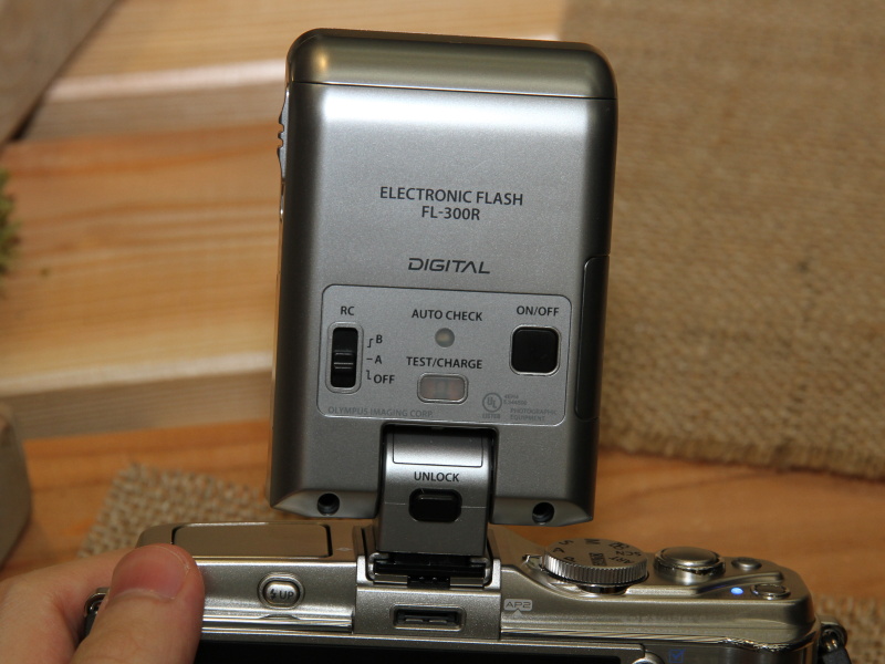 <b>E-P3に装着したところ</b>