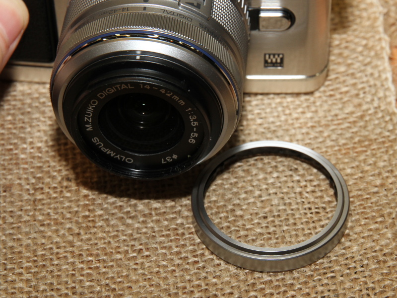 <b>先端バヨネット部に取り付けるリングが付属。装着すると1g増だという</b>