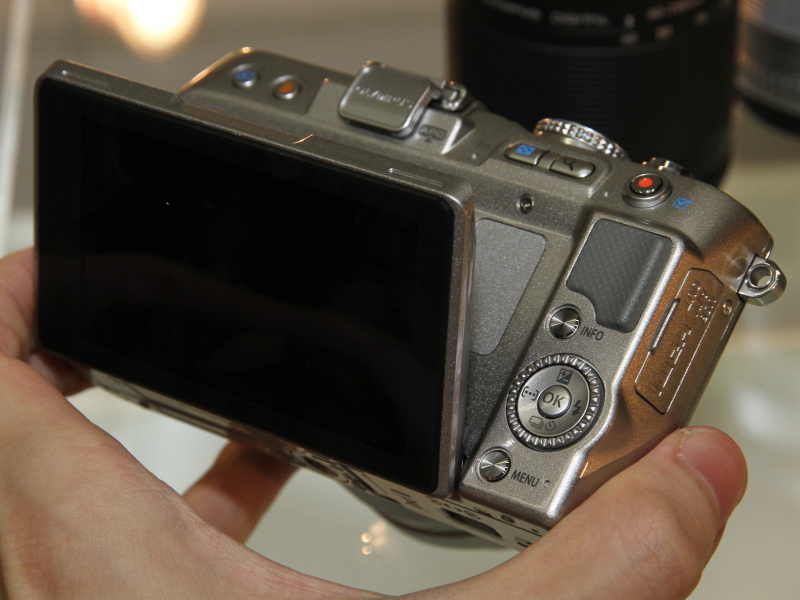 <b>チルト式モニターを可動させたところ</b>