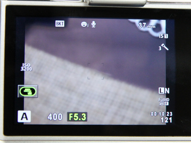 <b>撮影画面右上にズーム位置の実焦点距離を表示</b>