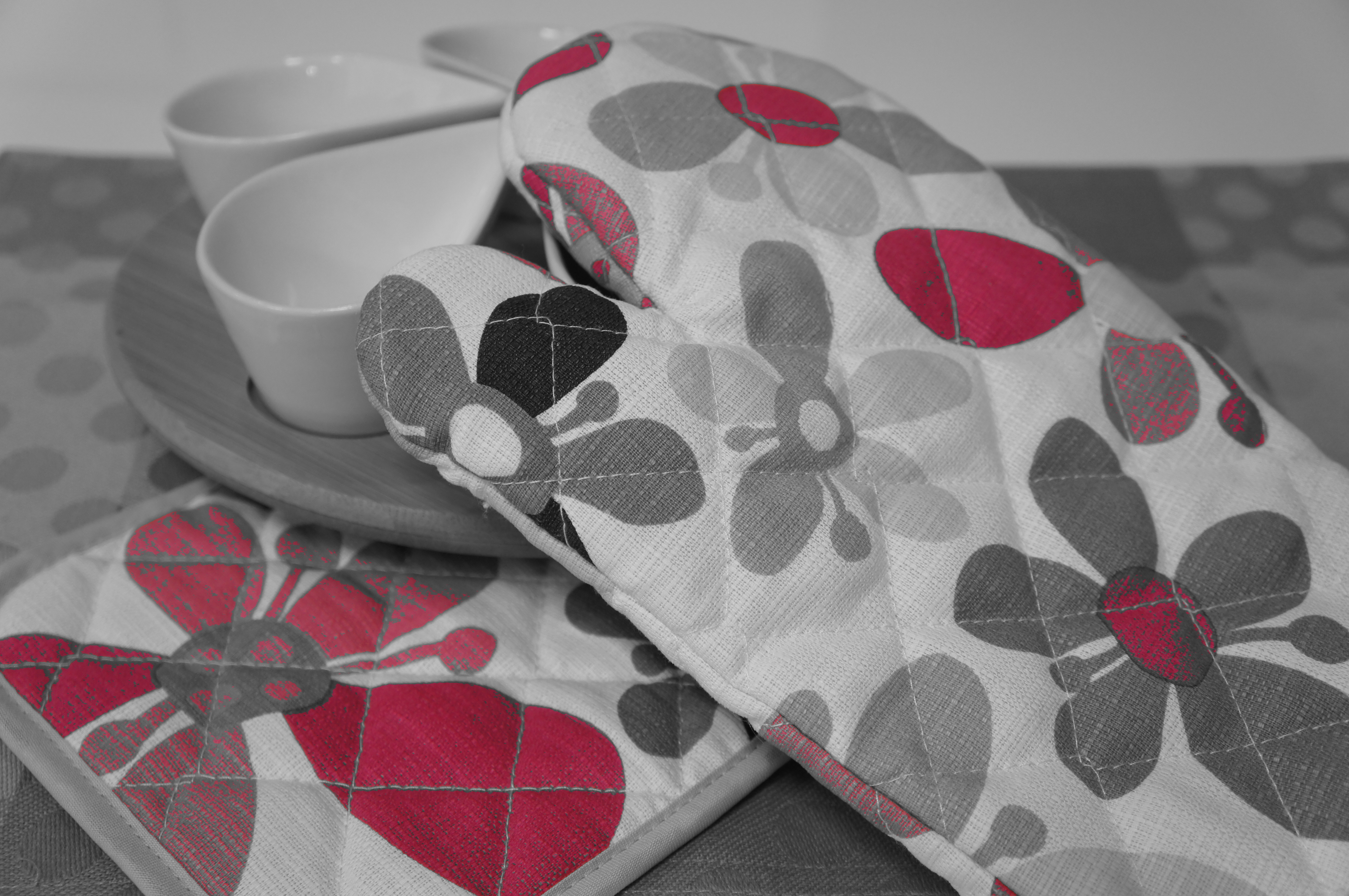 <b>ピクチャーエフェクト:パートカラー（レッド） / NEX-C3 / E 18-55mm F3.5-5.6 OSS / 約4.5MB / 4,912×3,264 / 1/60秒 / F4 / 0.0EV / ISO400 / WB:オート / 30mm</b>