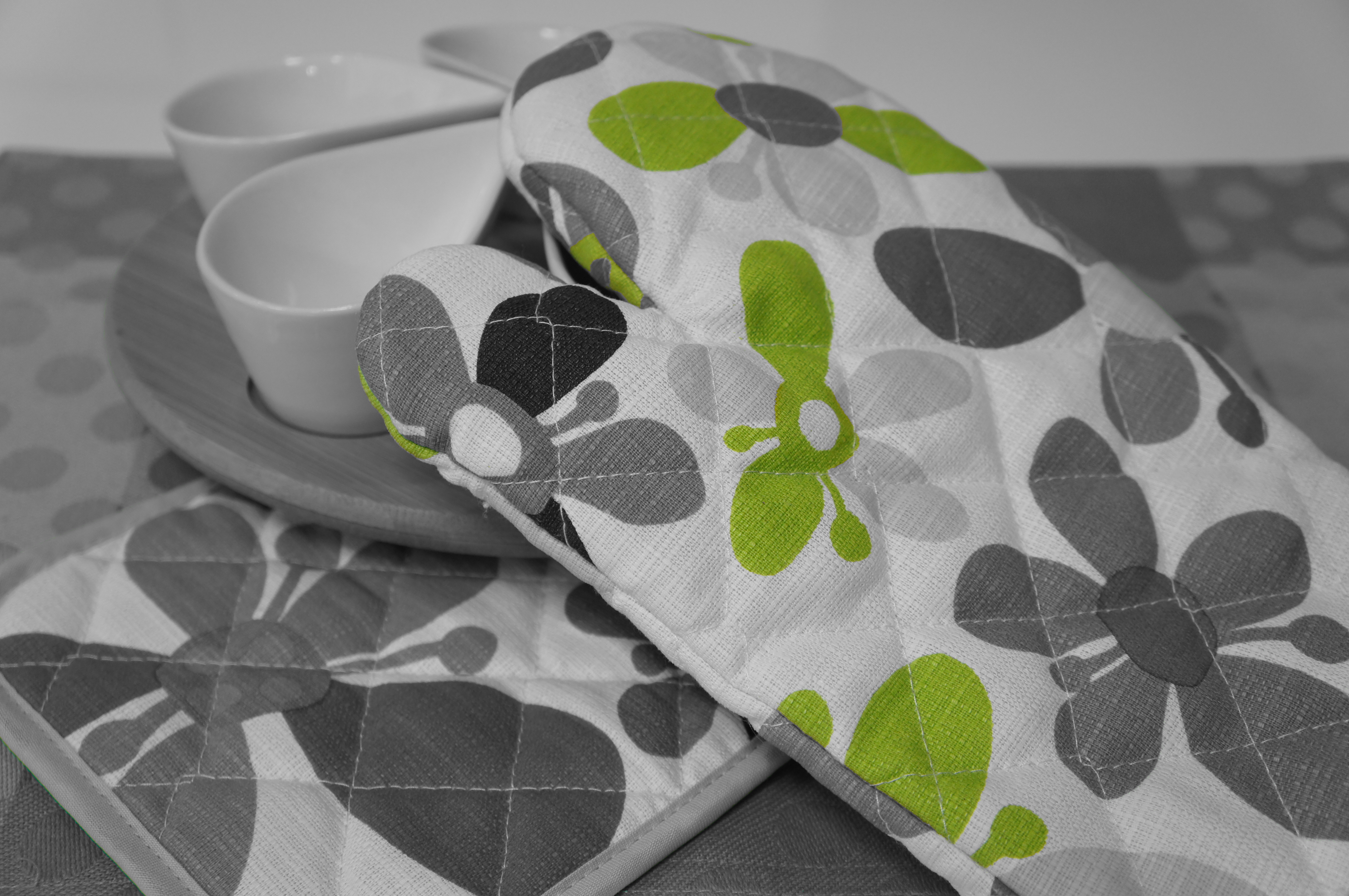 <b>ピクチャーエフェクト:パートカラー（グリーン） / NEX-C3 / E 18-55mm F3.5-5.6 OSS / 約4.2MB / 4,912×3,264 / 1/60秒 / F4 / 0.0EV / ISO400 / WB:オート / 30mm</b>