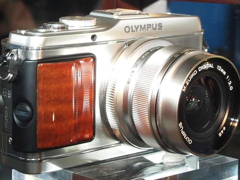 <b>予約特典のカーリーメイプル採用グリップを初披露</b>