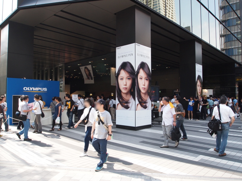 <b>同日は秋葉原地区の歩行者天国が本格再開。通りに面した会場は終始賑わっていた</b>