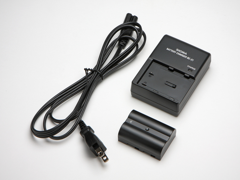 <b>バッテリーはSD15と同じBP-21を使用。残念ながらSD1のバッテリーの持ちは、よいとはいい難い</b>